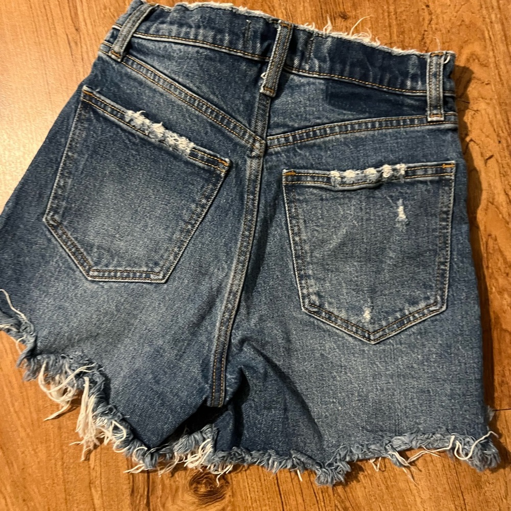 SHORTS - Picture 2 of 4